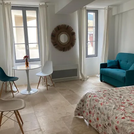 Konukevi Maison Deliere 3*